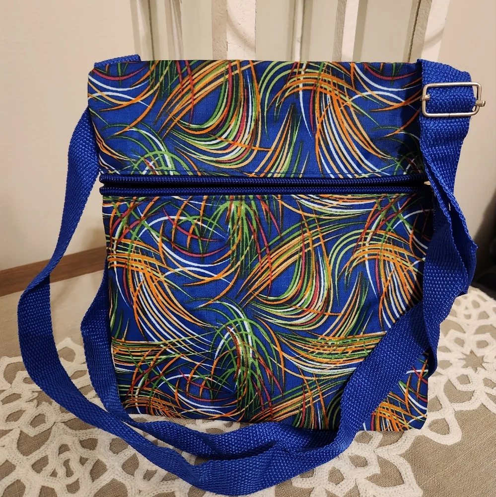 💥SALE💥ABSTRACT Design, Multi-Color Purse - Picture 4 of 7